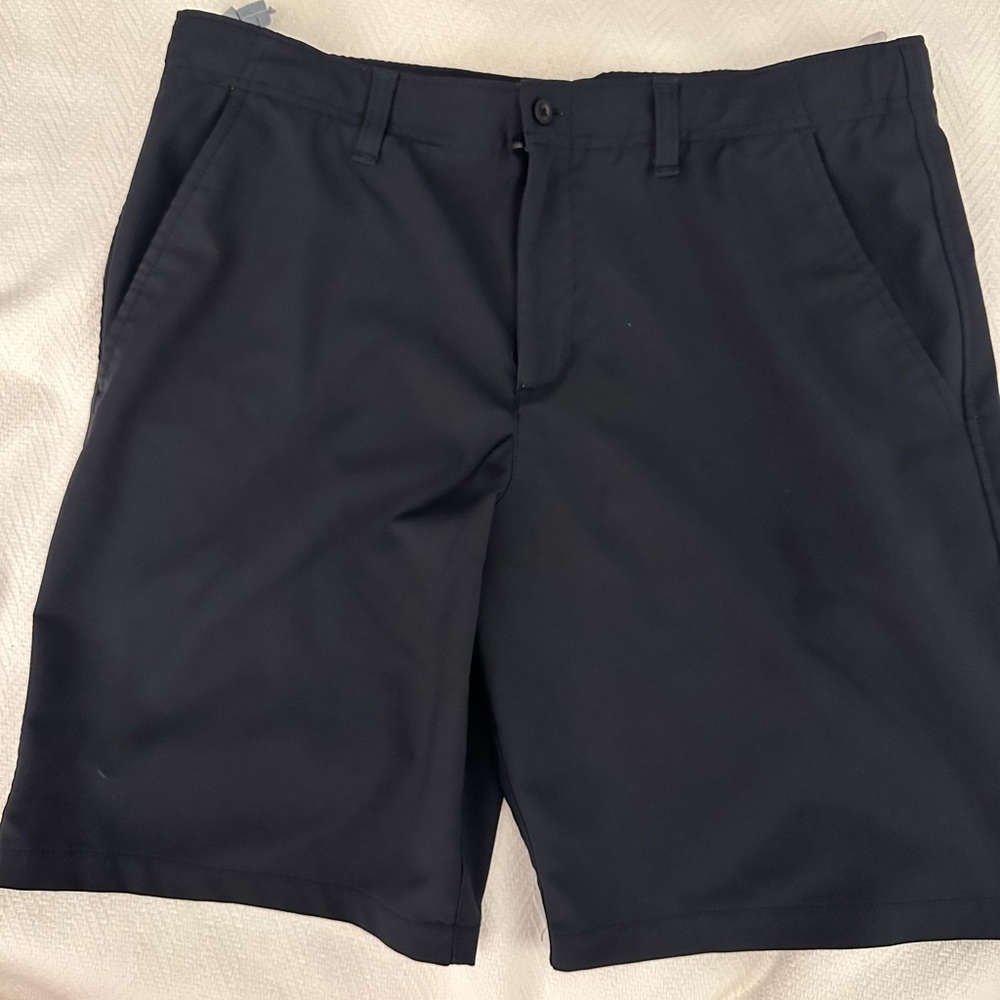 Under Armour Boys Black Shorts Size Youth XL